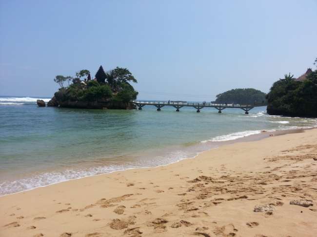 Pantai Balekambang
