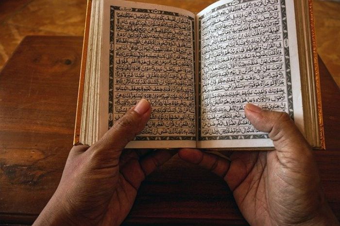 Bacaan Ayat Kursi Latin dan Arab Beserta Artinya (Lengkap)