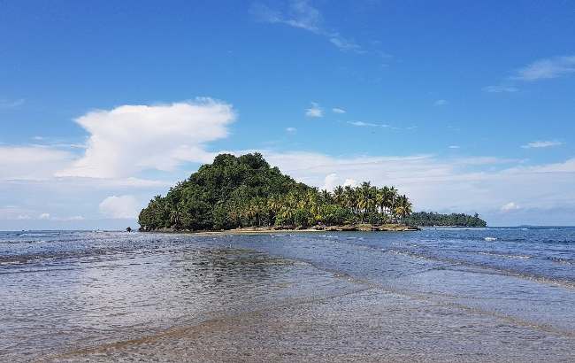 Wisata Pantai Air Manis: HTM, Lokasi, Rute dan Daya Tariknya