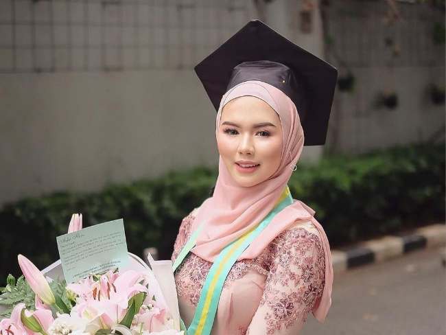 8 Model Hijab Do Wisuda Sesuai Trend Update!, Simpel Tapi Cantik!