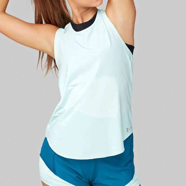 Celana Boxer dan Tank Top