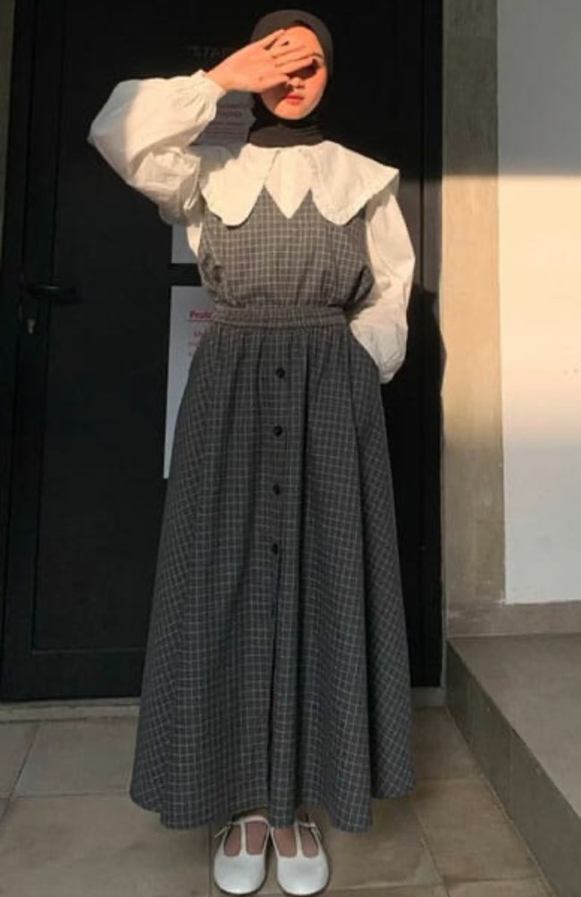 Dress Kerah Renda atau Sailor