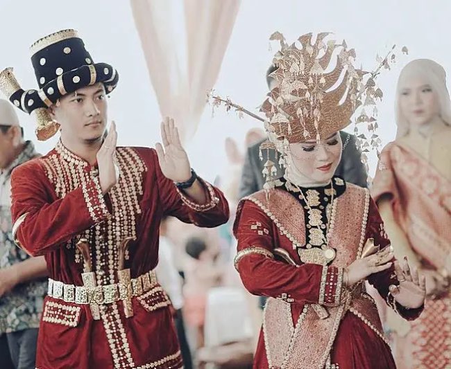 Dua Helai Songket