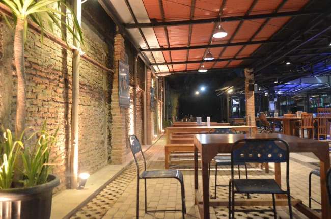 Famouz Cafe