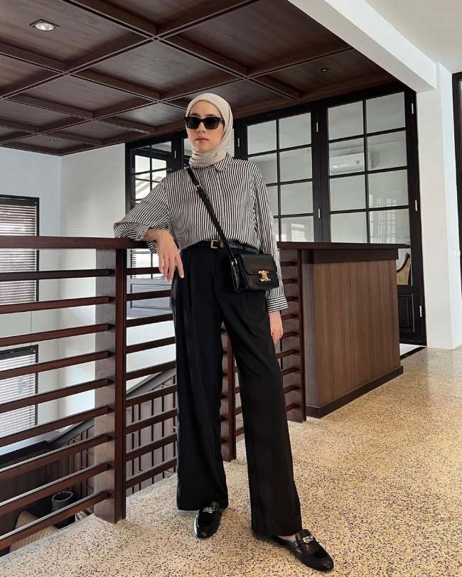 Kemeja Garis Hitam Putih