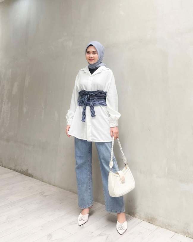 Kemeja Putih dan Obi Belt