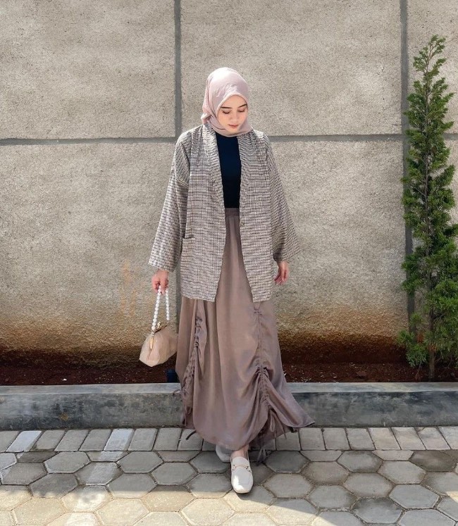 Rok Serut dengan Cardigan