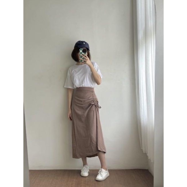 Rok Serut dengan Kaos Pendek Polos