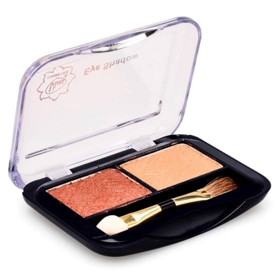 Siapkan Eyeshadow dengan Dua atau Tiga Warna