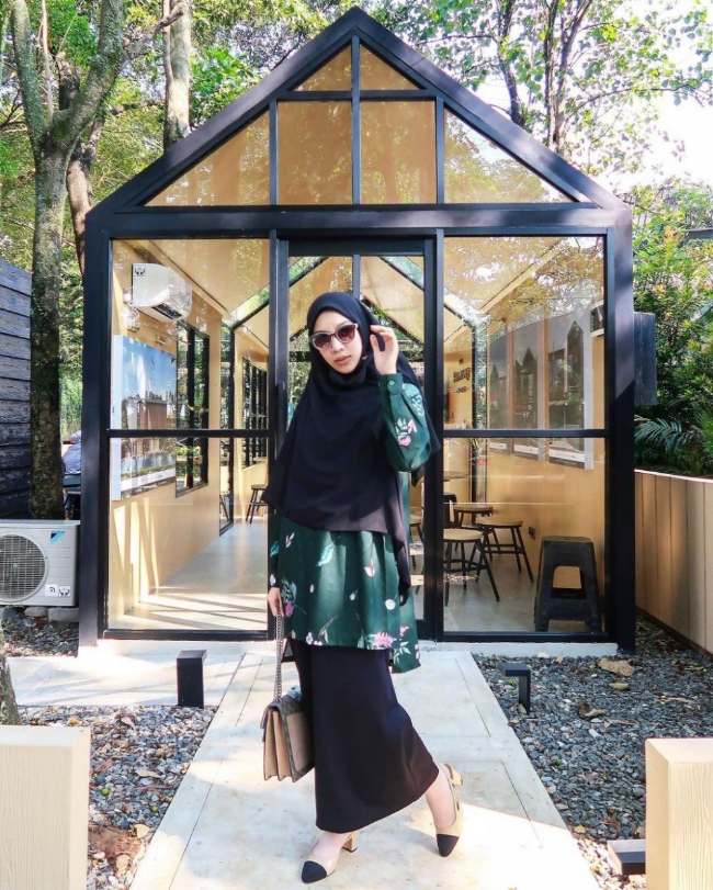 Tunik Hijau Motif Daun