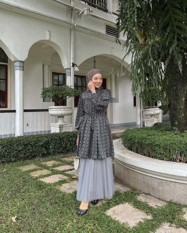 Tunik Motif dan Rok Tutu