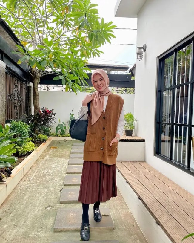 Vest dan Rok Midi