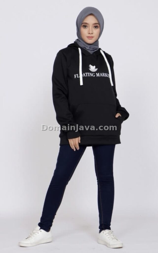 Hoodie dengan Celana Jeans