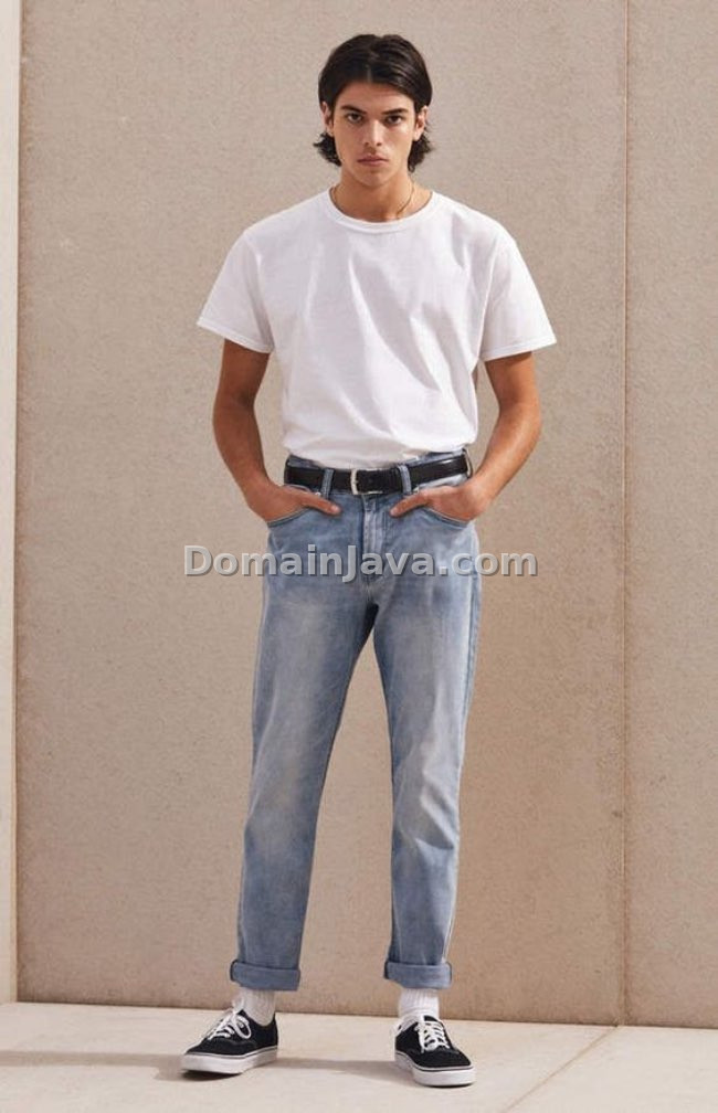 Kombinasikan dengan T-Shirt Warna Putih
