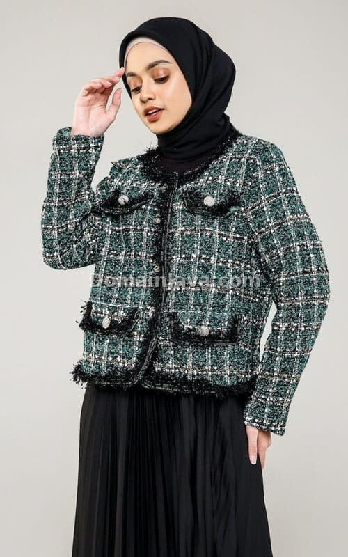 OOTD Blazer ala Korea dengan Rok Plisket Hitam