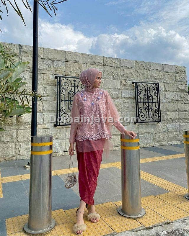 OOTD Kondangan Rok Lilit Merah