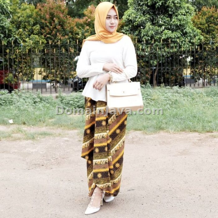 OOTD Rok Lilit Batik dengan Blouse