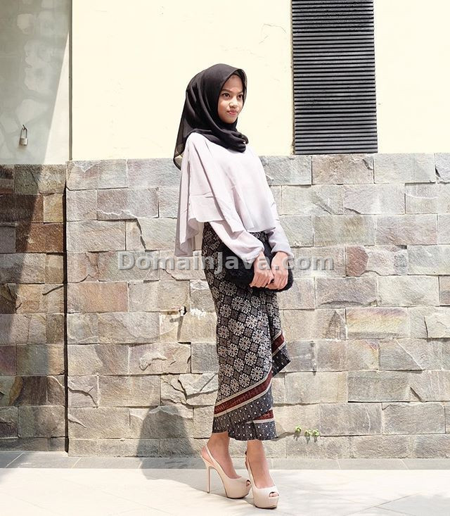 OOTD Rok Lilit Gaya Monokrom